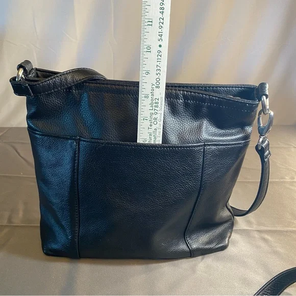 Tignanello leather shoulder strap/Crossbody black multi pocket  purse - Picture 2 of 12